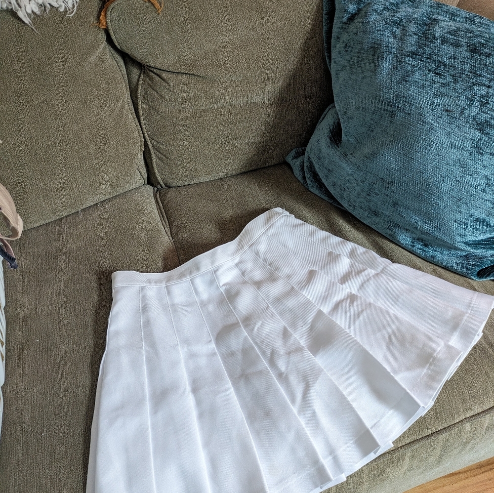 American Apparel White Pleated Skirt